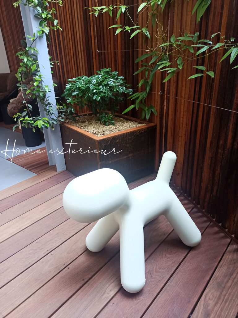 Intimiser une cour design dans le Vieux-Lille