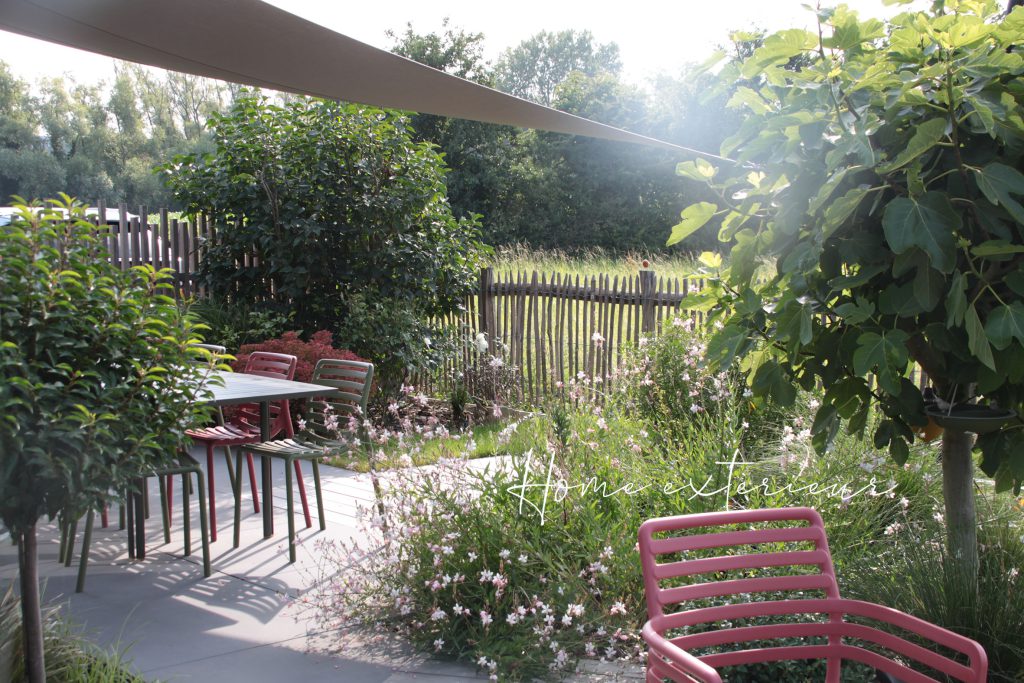 Conception d’un jardin chic à la campagne à Santes
