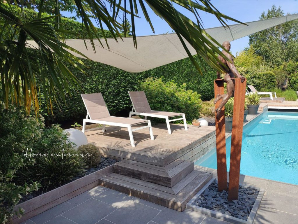 Intégration d’une piscine dans un petit jardin de ville à Lesquin