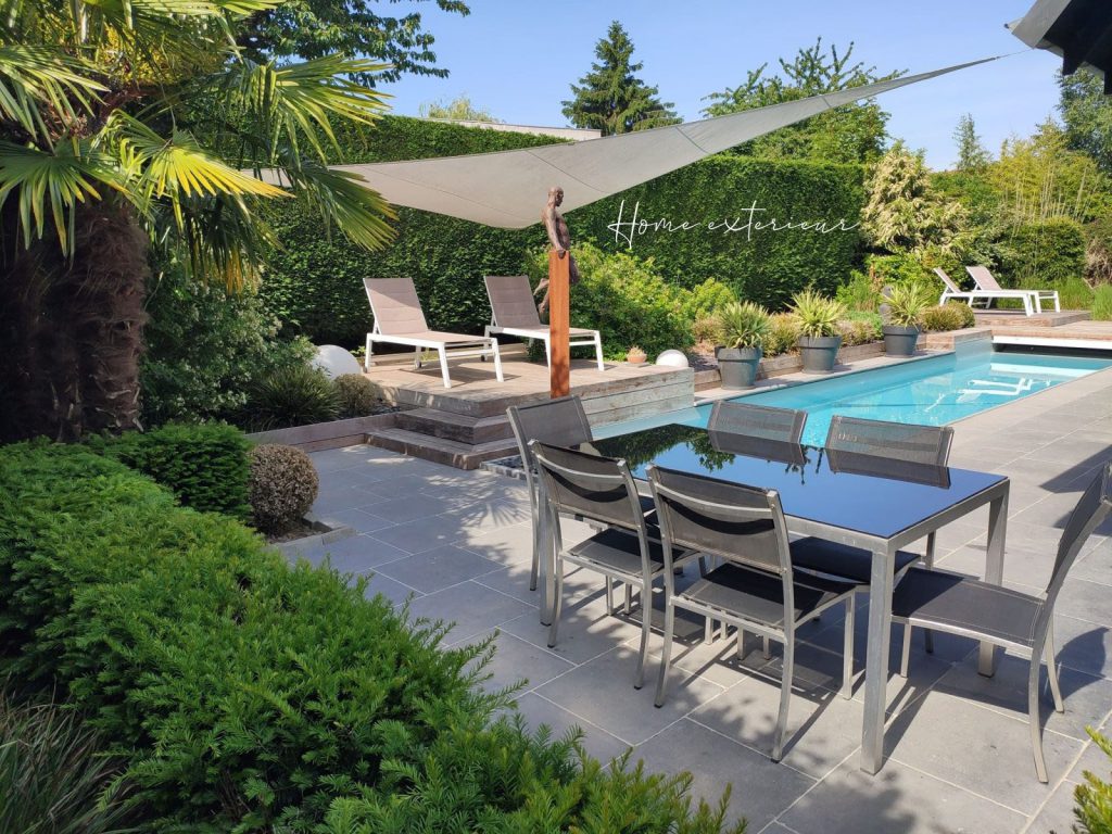 Intégration d’une piscine dans un petit jardin de ville à Lesquin