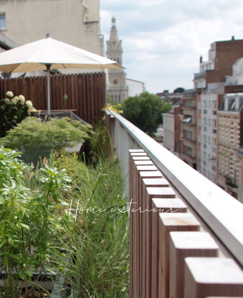 Aménagement d’une longue terrasse en étage à Lille