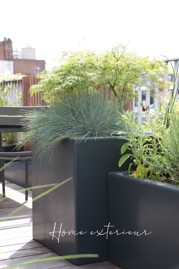 Aménagement d’une longue terrasse en étage à Lille