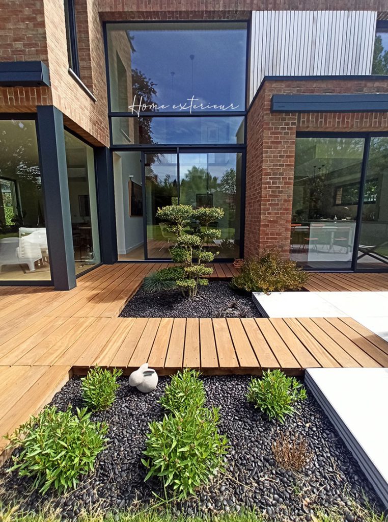 Création d’une terrasse avec deux espaces : repas et salon de jardin à Lambersart