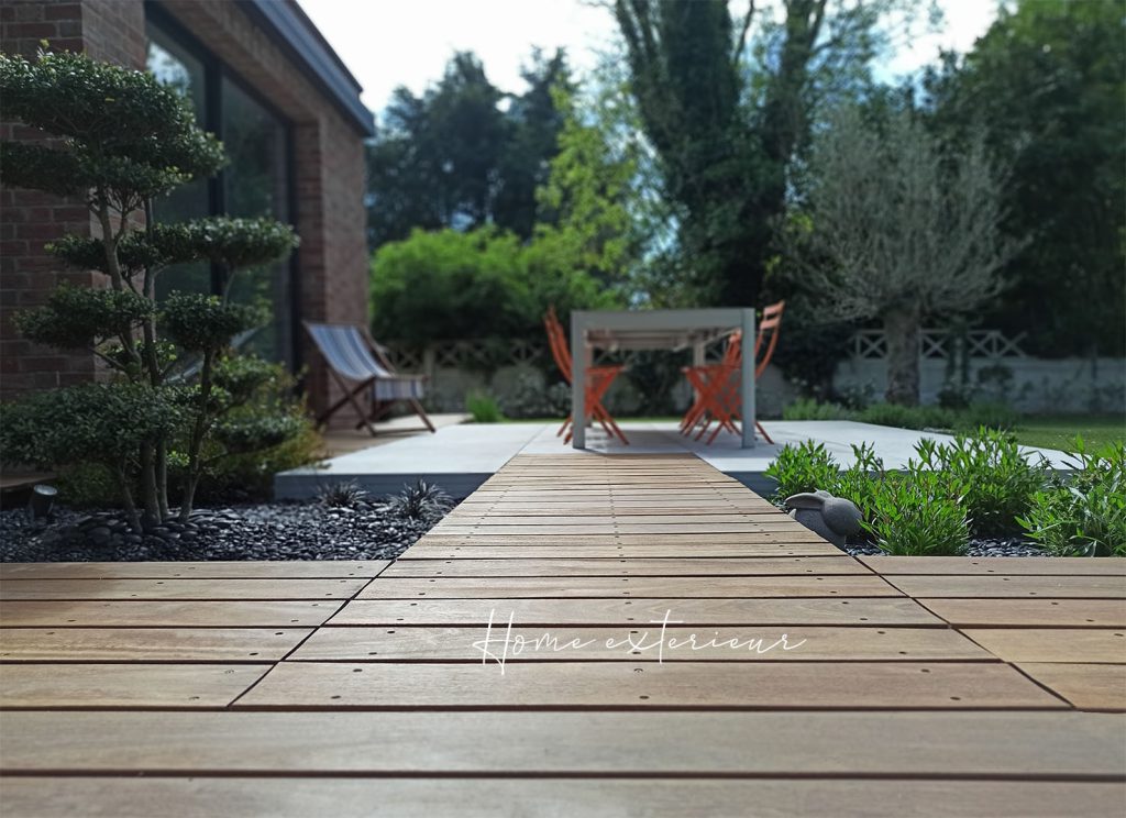 Création d’une terrasse avec deux espaces : repas et salon de jardin à Lambersart