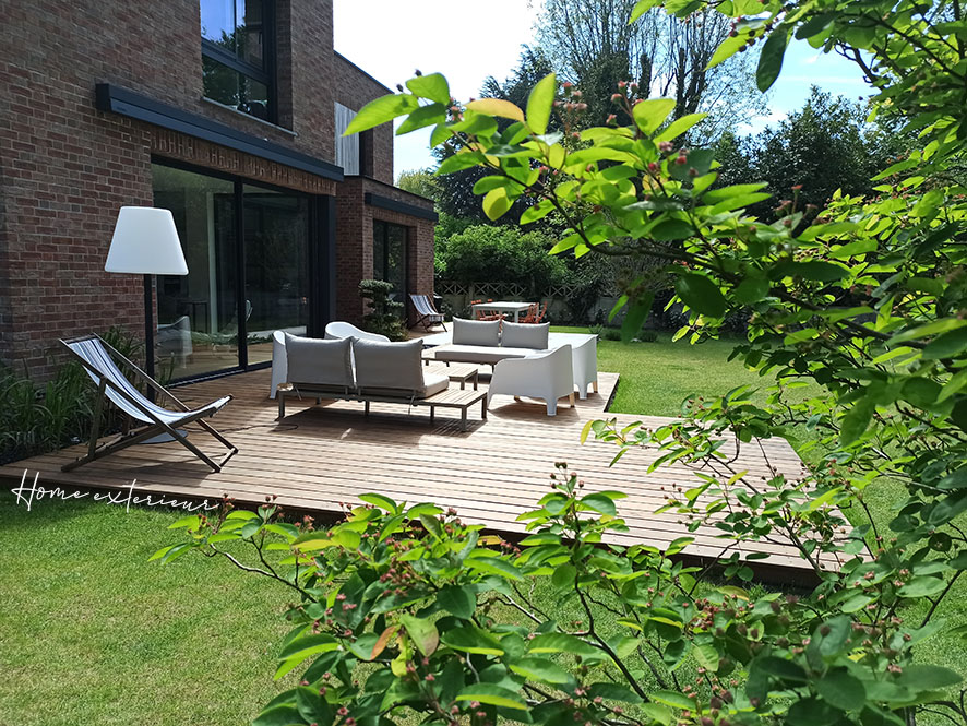 Création d’une terrasse avec deux espaces : repas et salon de jardin à Lambersart