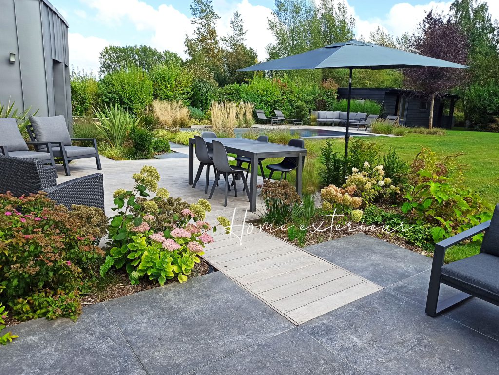 Aménagement paysager d’une terrasse avec piscine à Richebourg