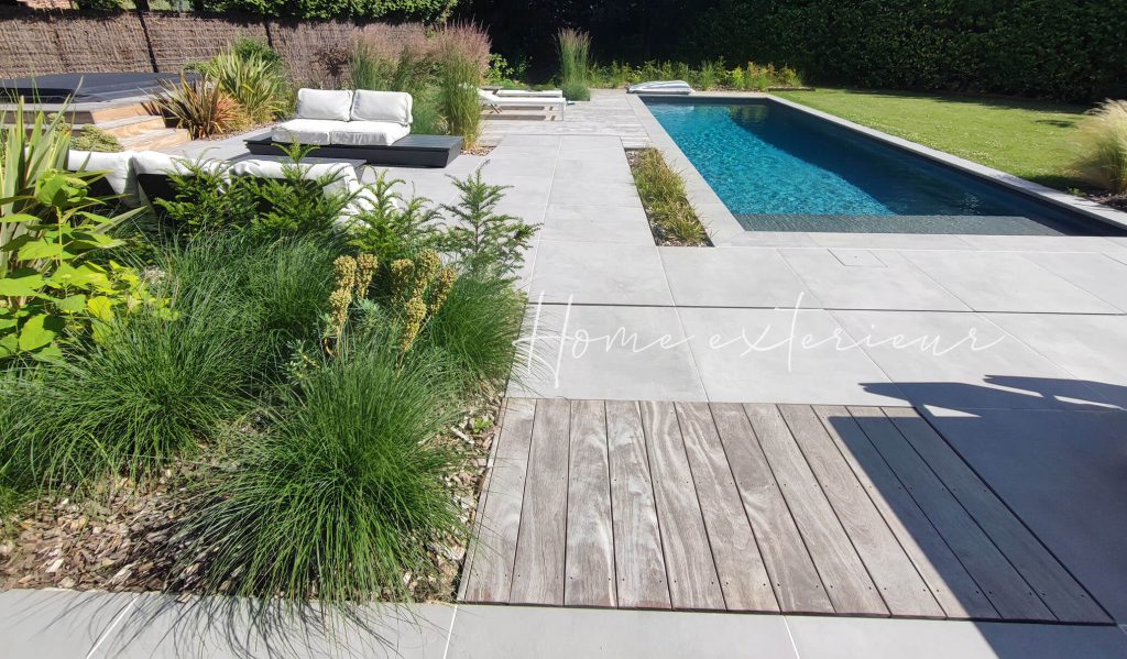 Conception & aménagement complet d’un jardin avec piscine, spa, terrasses & entrée de maison à Armentières