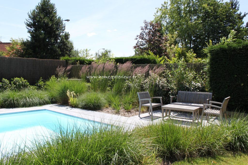 Création d’une terrasse et des abords d’une piscine en pierre bleue à Hem