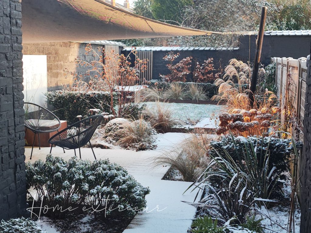 Conception d’un petit jardin original avec table d’eau corten à Lambersart