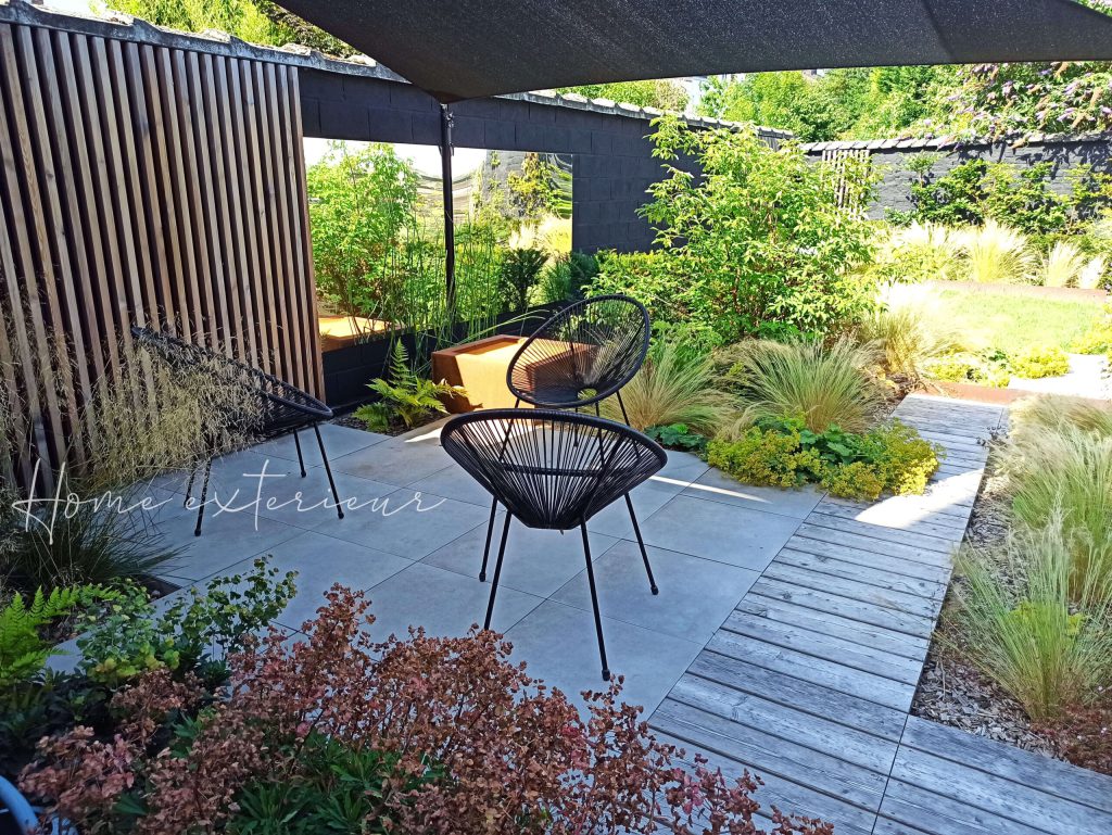 Conception d’un petit jardin original avec table d’eau corten à Lambersart